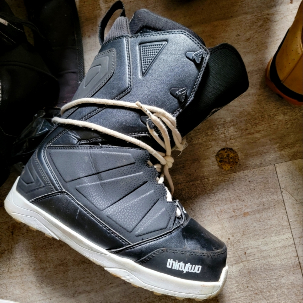 Burton ThirtyTwo snowboard boots